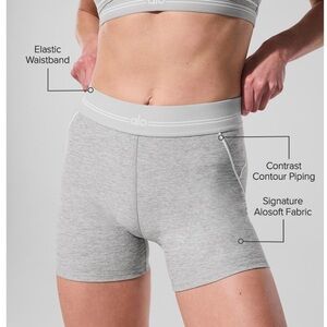 Alo High-Rise Heartthrob Shorts NWT